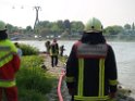 Kleine Yacht abgebrannt Koeln Hoehe Zoobruecke Rheinpark P015